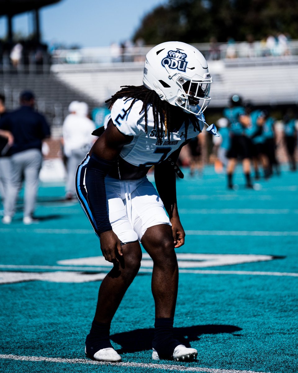 ODUFootball's tweet photo. Game Captains Are Ready to Go!🦁

@ClutchMarcc 
@lamareon_james 
@haydnwolff 

#ReignOn https://t.co/zs4V6GfTru