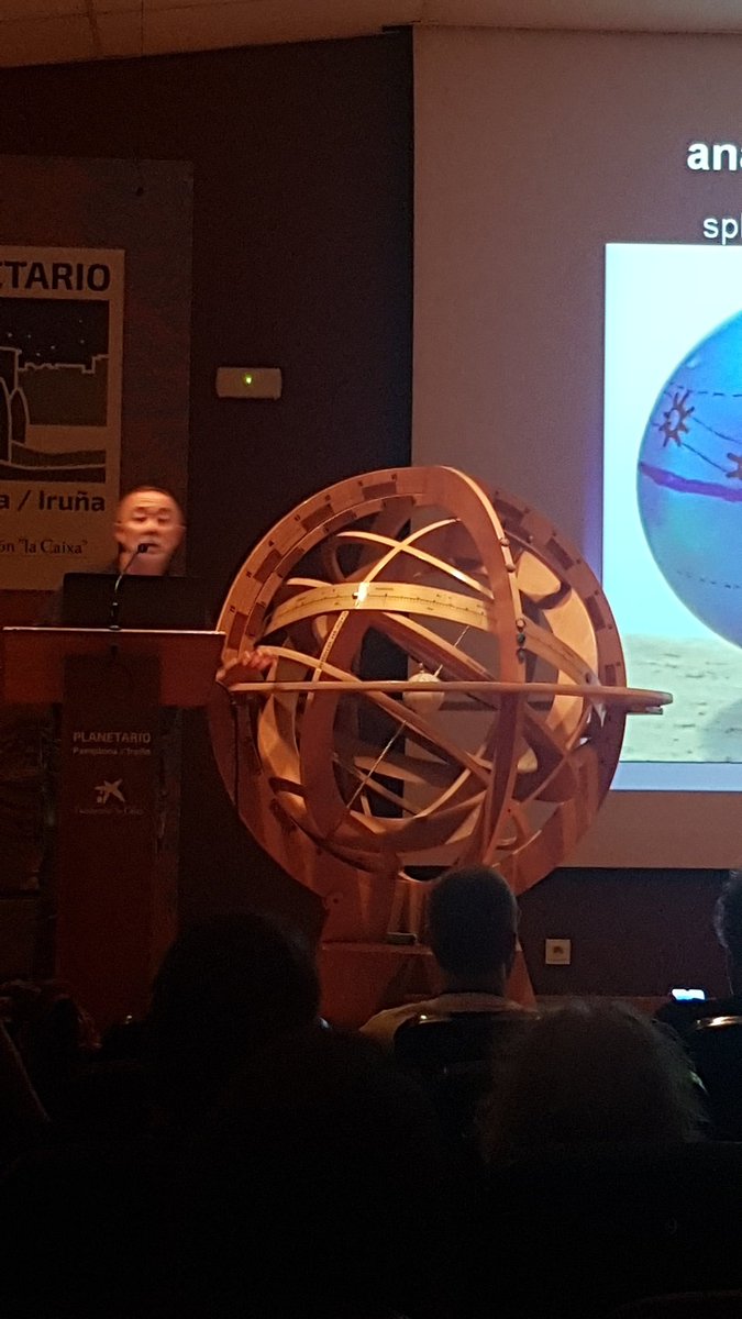 Astronavarra's tweet photo. La sphère armillaire, calculatrice analogique toujours actuelle en 2022! Satur García Marín nos explica el funcionamiento de la esfera armilar.
#ETAA #RTAA #AAMHT #Pamplona #Pampelune #Iruña https://t.co/10kMhgIPzL