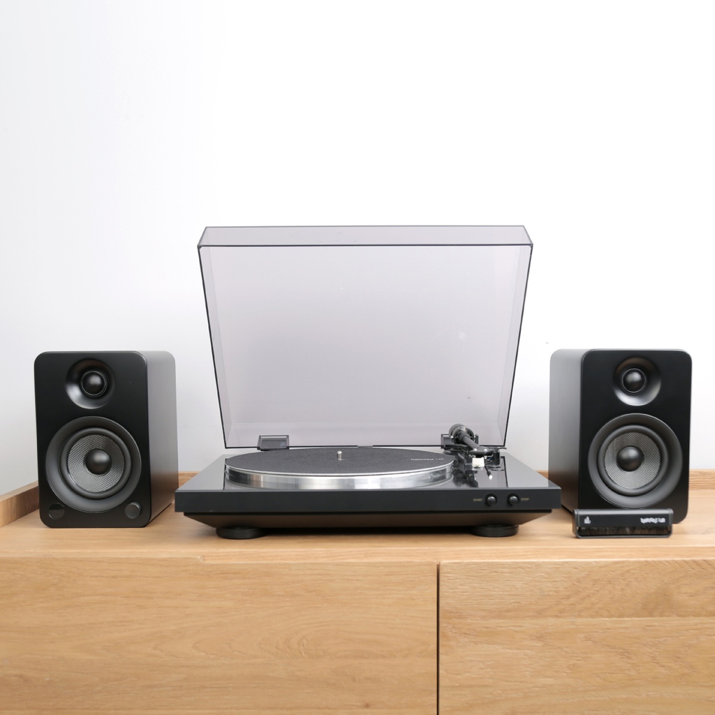 TurntableLab's tweet photo. Denon DP-300F Turntable + Kanto YU4 Powered Speakers

↘ last days to save more on the already discounted package price for this #TTLsetup, both turntable + speakers on sale until 10/16! 

⫸ https://t.co/3e2CYlnT1d

@DenonAmerica @kantoaudio #ttlhifi #dp300f #kantoyu4 https://t.co/cMokJ9bjjF