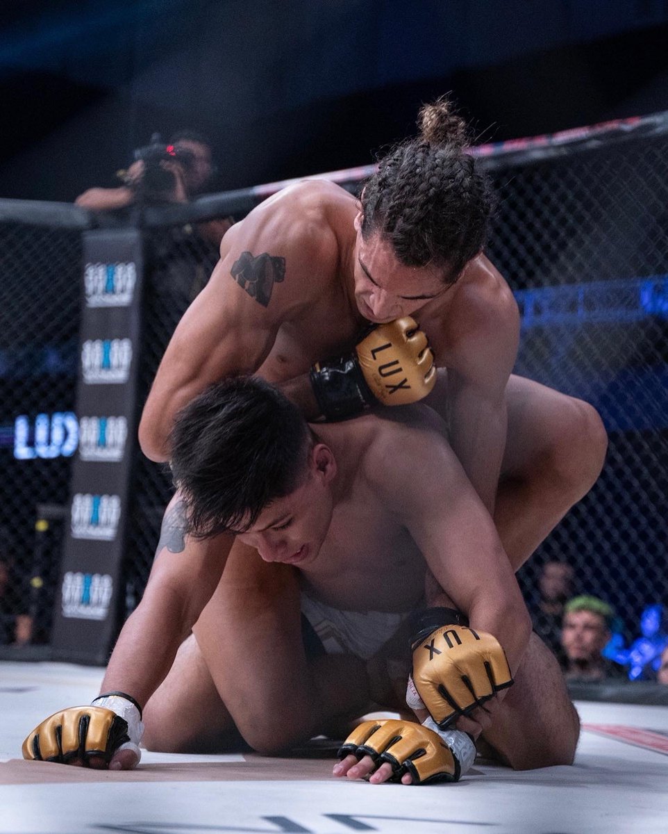 luxfightleague's tweet photo. La prueba más dura de una carrera que sigue en ascenso 📈 @anuariux #LUX027

#luxfightleague #mmamexico #pueblamexico https://t.co/XqJ7ocj3ow