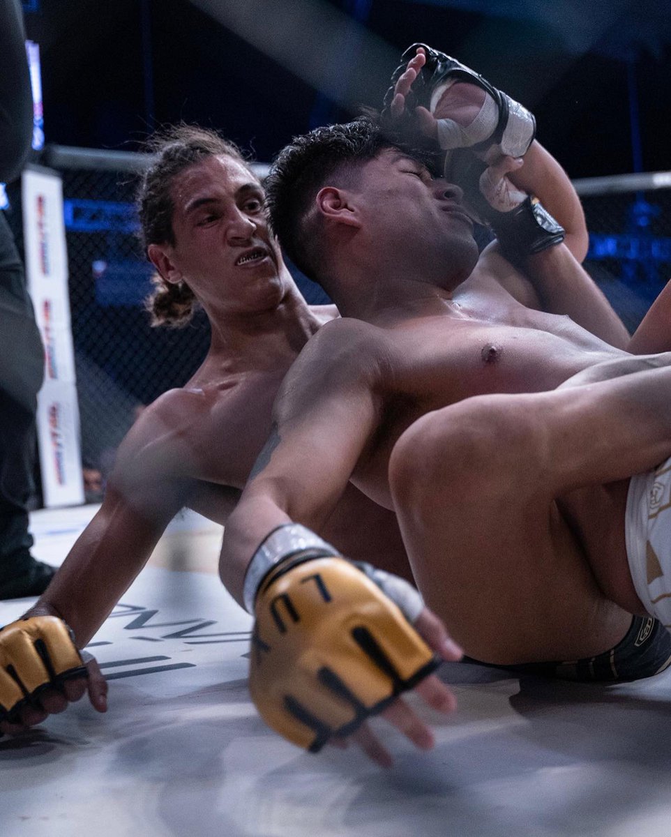 luxfightleague's tweet photo. La prueba más dura de una carrera que sigue en ascenso 📈 @anuariux #LUX027

#luxfightleague #mmamexico #pueblamexico https://t.co/XqJ7ocj3ow