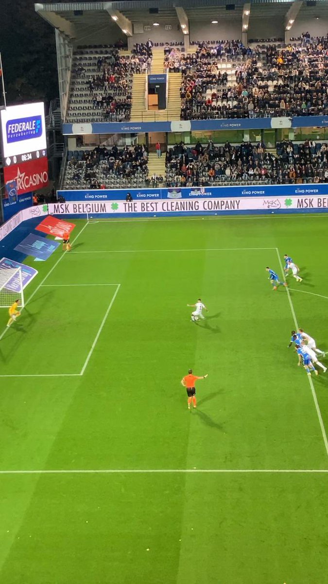vcraninx's tweet photo. 🤷‍♂️ @VRT_ExtraTime met dank aan de jongste scheids van Vlaanderen 😉 #penaltyfase #OHLGNK @OHLeuven https://t.co/aQPDK60omF
