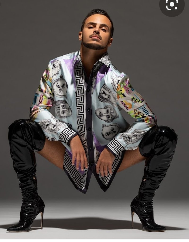 Ylan___'s tweet image. #StarAcademy
Le prof de danse en cuissardes détente ça choque personne !?