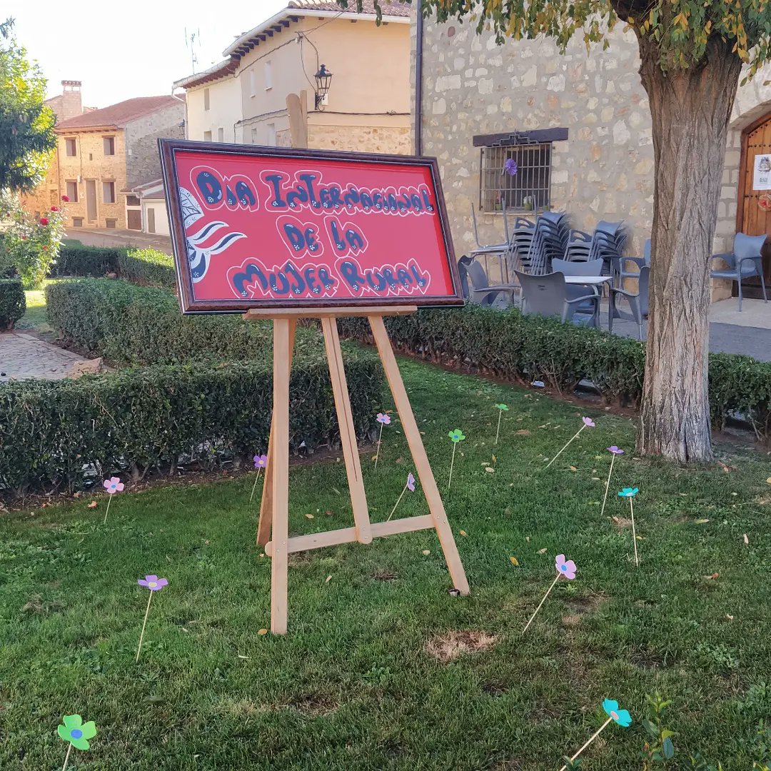 Sentiraltotajo's tweet photo. Feliz #DíadelaMujerRural !!!💜🌲💜🌲💜
Muy content@s de la mañana de ruta patrimonial y etnográfica en #LaYunta @FundacionCepaim https://t.co/AbGhvKobBf