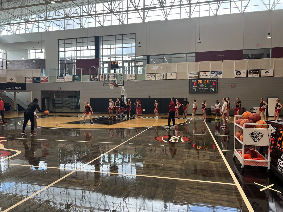 DU_WBB's tweet photo. Finally 🏀 DAY 1 ✅ #PantherPride #ETC https://t.co/F1yVOqzaUI