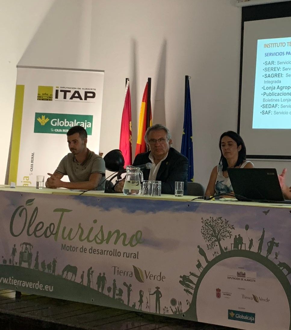 itapdipualba's tweet photo. El #ITAP ha participado en la sección "Servicios para el agricultor" de la ‘Jornada de Promoción de #SACAM como destino oleo-turístico' esta tarde en #alcaraz, donde hemos expuesto nuestros servicios de asesoramiento en agua,fertilización,sanidad vegetal, agroecologia, ensayos https://t.co/gaG9rfsvQ9