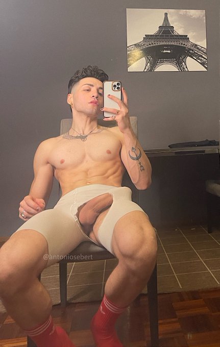 1 pic. Heard u wanna take a peek at this ? https://t.co/Mz05HAdKee