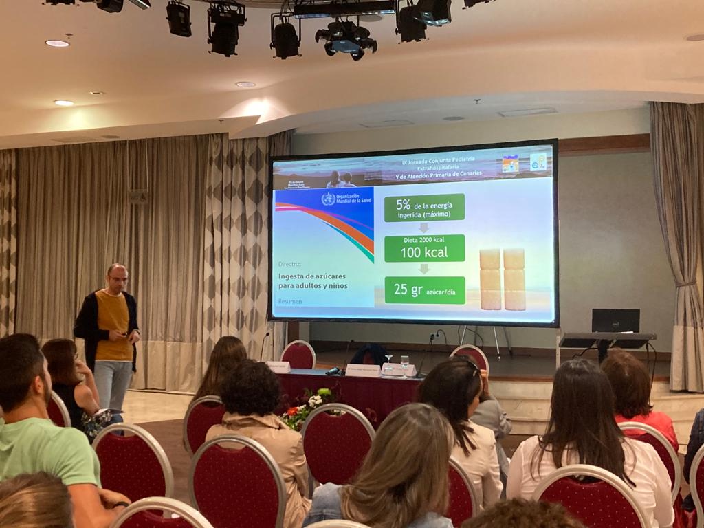 Explicando en las #IXJornadacanariapediatria las recomendaciones de la <a href="/WHO/">World Health Organization (WHO)</a> sobre ingesta de azúcar libre. Reducir a <5% el aporte de calorías ingeridas procedentes de azúcares libres en la dieta, hará que nuestra salud mejore. #cuidatusalud
