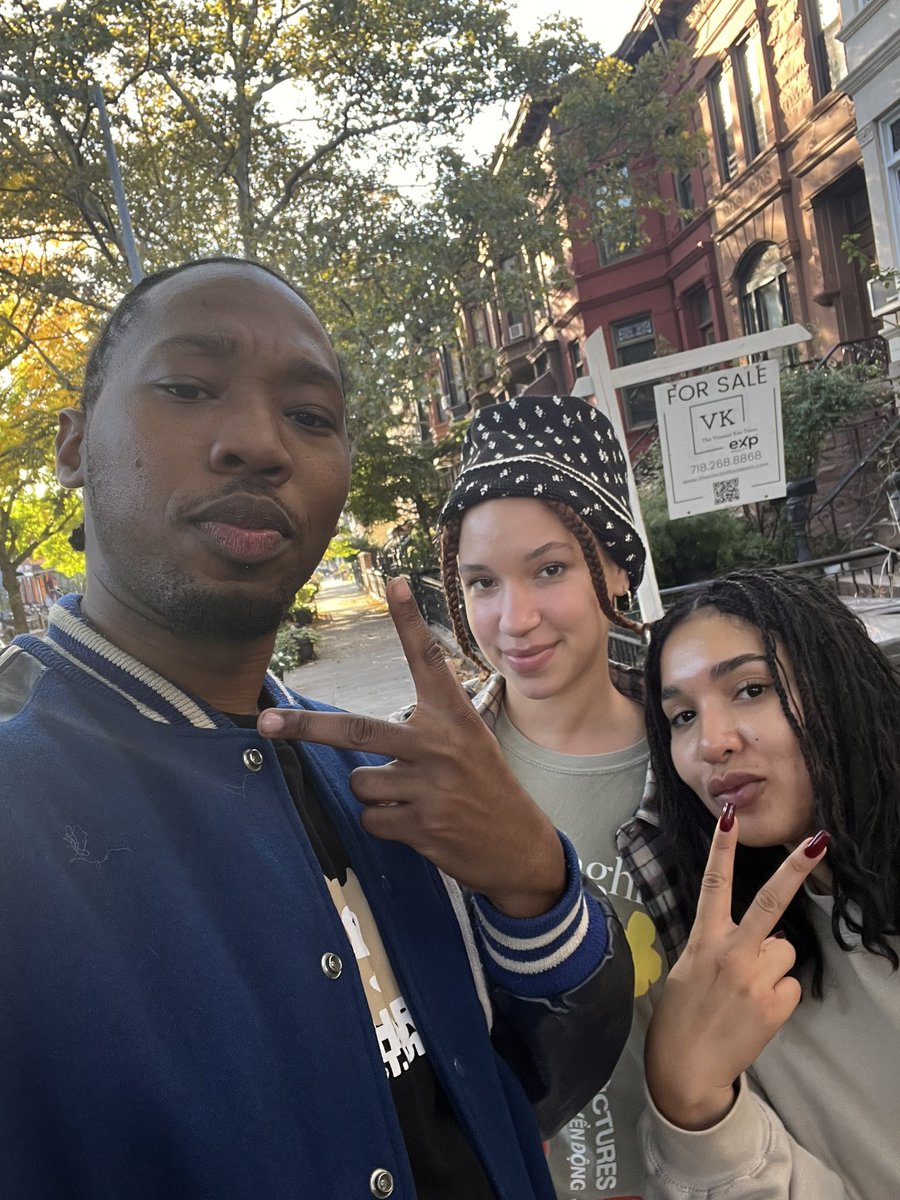 Dolnenzo's tweet photo. Ran into my besties before they had to catch a flight 

Said they linking at #wavecave next time they in town https://t.co/zeQfPYoKh2