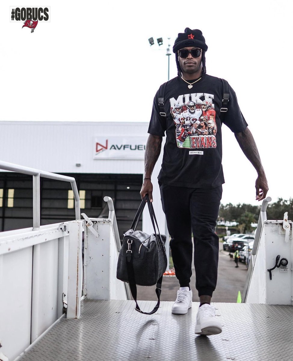 Julio wearing the Mike Evans shirt 🫡