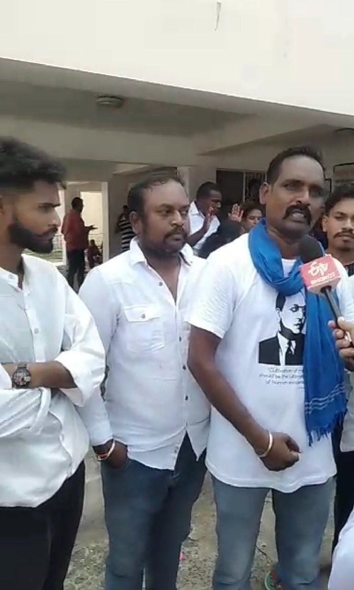 HEMANTGARDIA's tweet photo. 10/10/22 siddheswar berna ekdopada basti bachao aandolan sambalpur odisha sambalpur railway ke taraf se notice aaya hai 50 saal se raha rehe basti khali karne ke liye krupaya sambalpur dm saheb inke upar dhyaan dijiye yeh garib paribaar kahan jaye @DmSambalpur https://t.co/laIcluOYZL