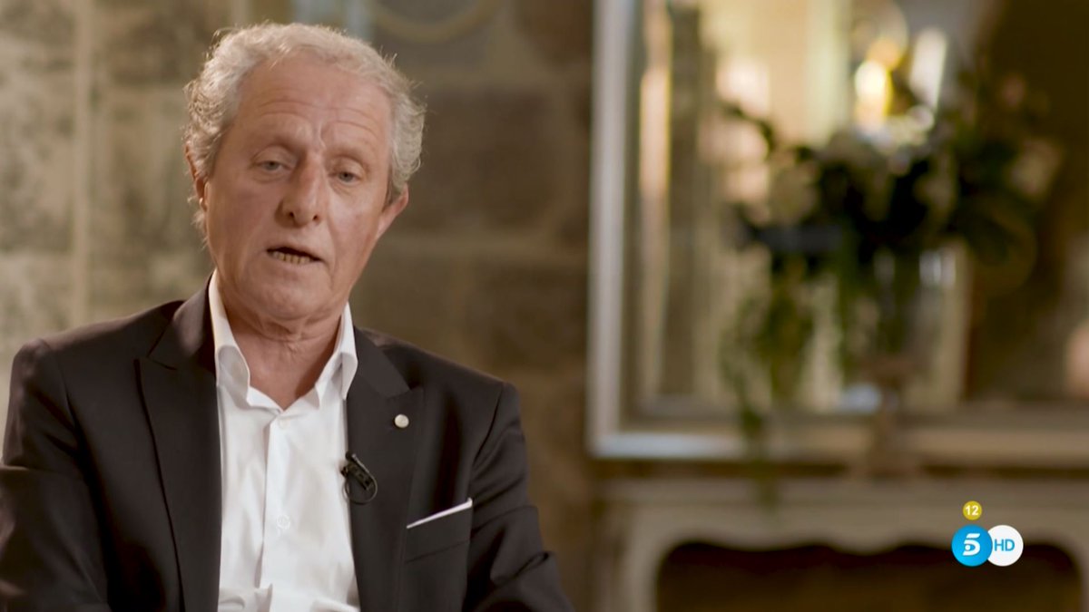 FonsiLoaiza's tweet photo. Hoy emiten la entrevista a Albert Solà, hijo ilegítimo de Juan Carlos I. Unas pruebas de ADN señalan una coincidencia del 99%, pero el Supremo no las aceptó. Murió de forma repentina y la cámara de seguridad del bar donde falleció fue manipulada. https://t.co/W8RVBkQMT6