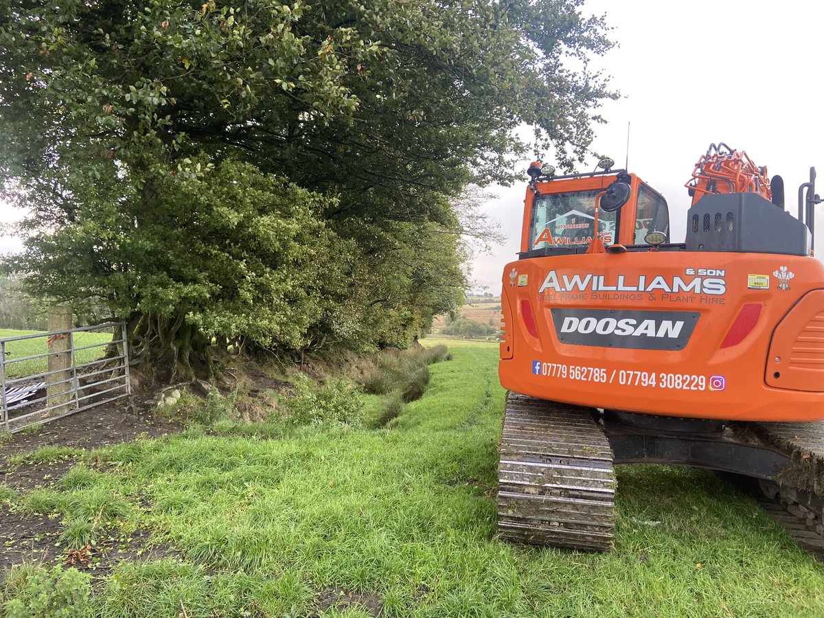 einion_williams's tweet photo. Past few weeks of work catching up on tree shearing and ditching🤙🏻 https://t.co/WrY1CsHqU2