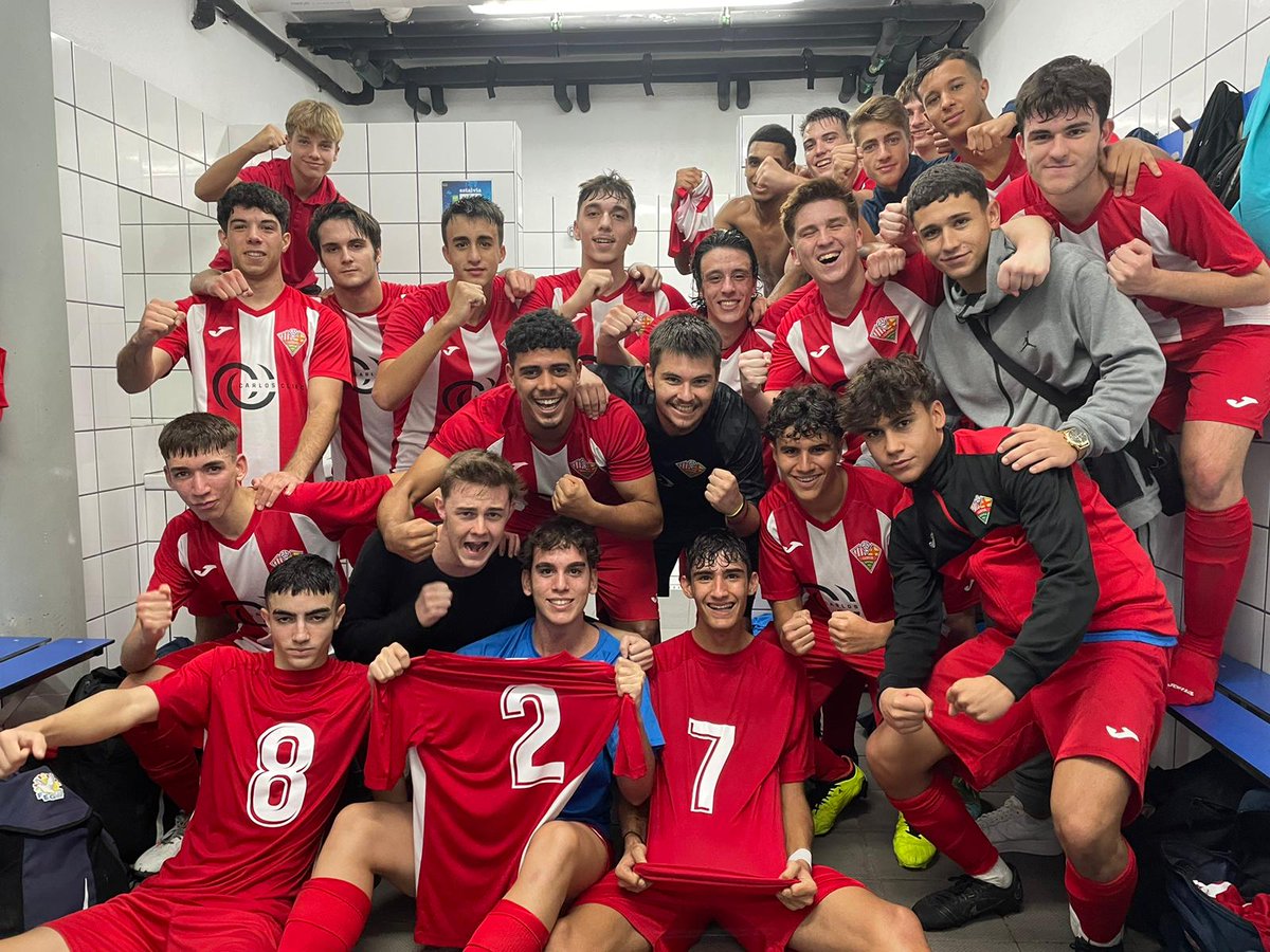 <a href="/ULlefia/">Unificación Llefià CF ♥️🤍</a> mi numero favorito.....el 27 💪💪⚽️⚽️⚽️🔴⚪🔴⚪ ORGULLOSO