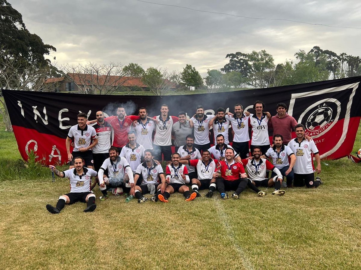 LUD_Oficial's tweet photo. ¡ʜᴀʏ ꜰɪᴇꜱᴛᴀ! 🎊⚽️🏆

La Divisional “A” de la categoría #PreSenior de la @LUD_Oficial tiene dueño y es @LaBlanqueadaU, que ganó y se coronó campeón 👏🏼👏🏼👏🏼

¡Felicitaciones! 

#SomosLaliga https://t.co/UXubbCokQ7