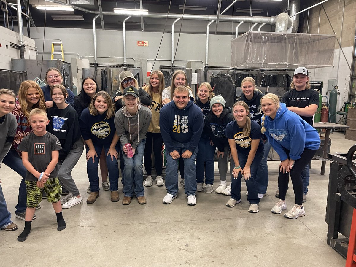 AGHSFFA's tweet photo. Chapter members got together to pack lunches for farmers and members working at the co-ops. It was a great turn out and we all had so much fun. https://t.co/C09A6s6eKh
