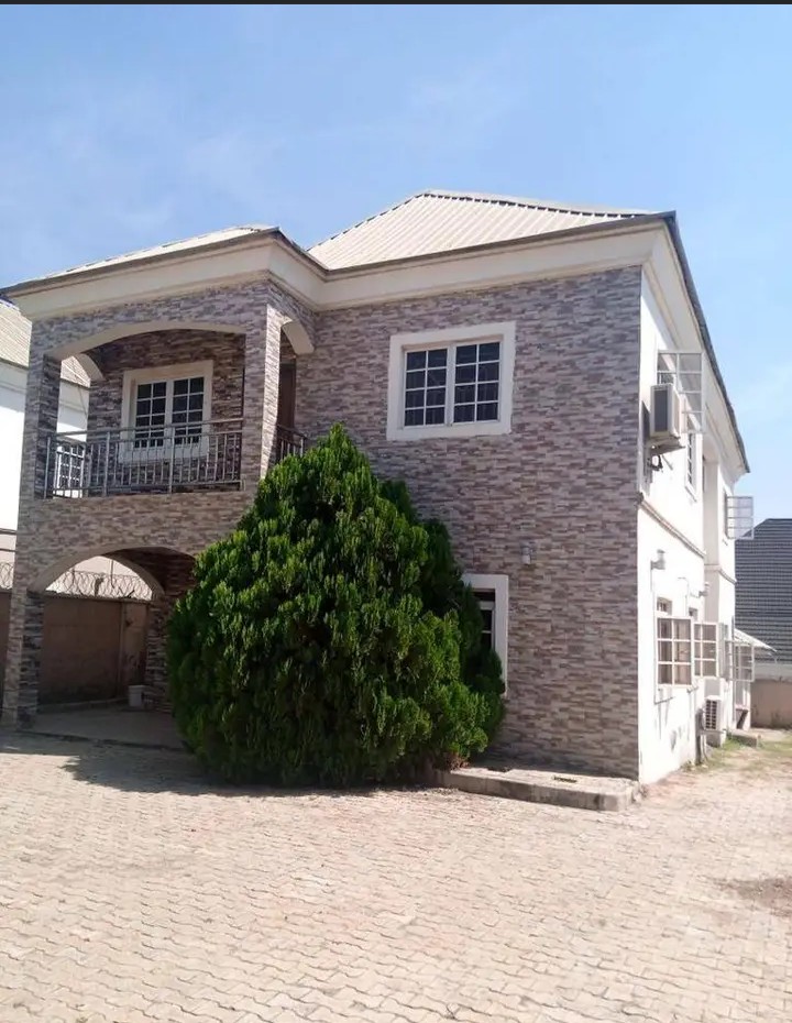 DISTRESS SALES:  SPACIOUS 4BEDROOM DETACHED DUPLEX WITH 2 PARLOUR  2ROOMSBQ. ₦80m. Originally 150m. Location: 6th Avenue Gwarimpa,  Abuja.
WhatsApp 08087526062