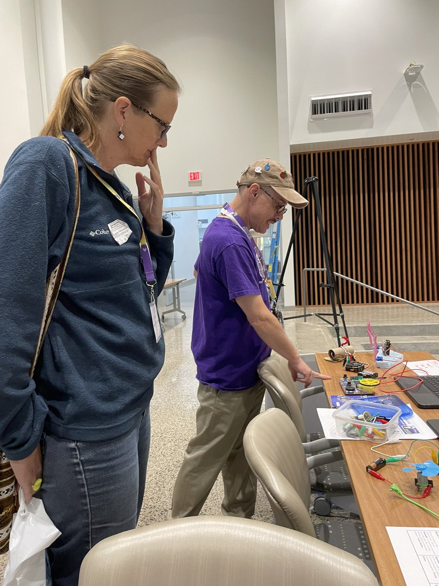 opensource_kids's tweet photo. Having fun at #NMDLCFall2022! @ABQschools @EdTechAPS @APSEdFoundation @SuptABQschools @APSLZ4 @chris_zone4 @JMistySmith @Book_gardener https://t.co/hTltieI9Bi