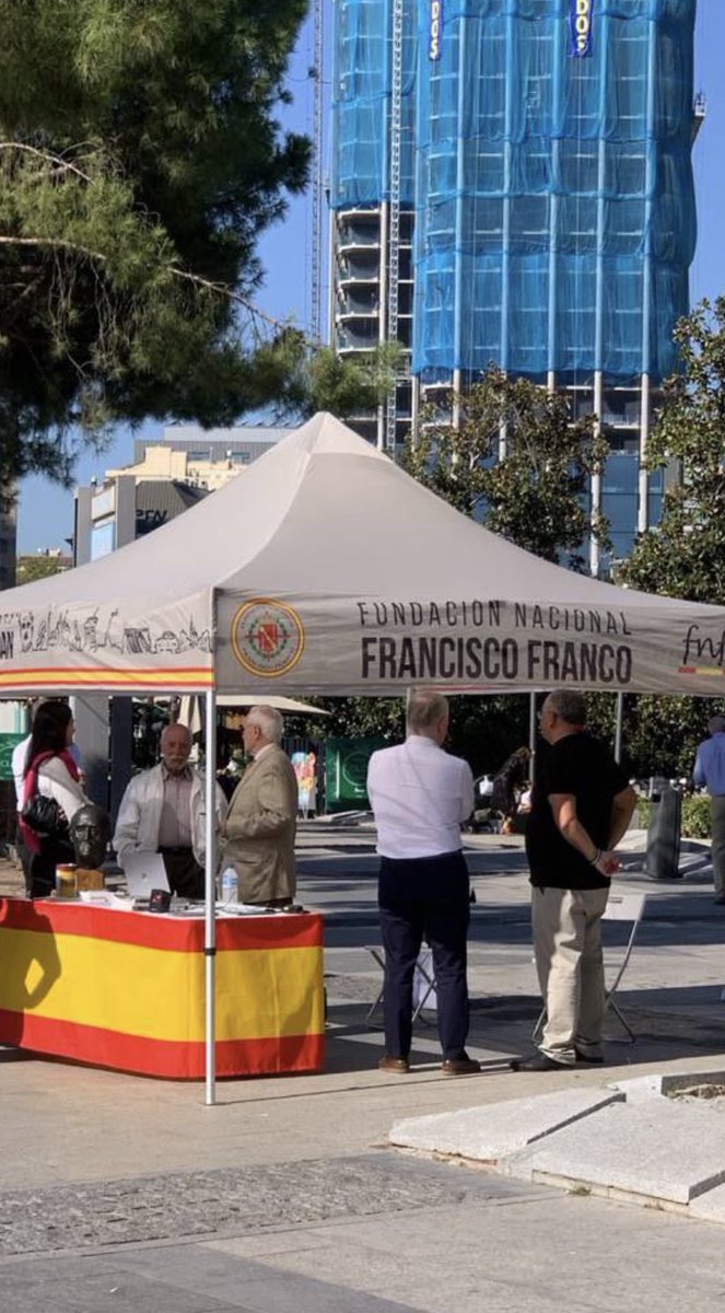 AndaluciaSinVOX's tweet photo. Que fascismo hay en Madrid  , a ver si en Alemania dejan de poner un chiringuito de la fundación Adolf Hitler https://t.co/Hnr9jBgRKV