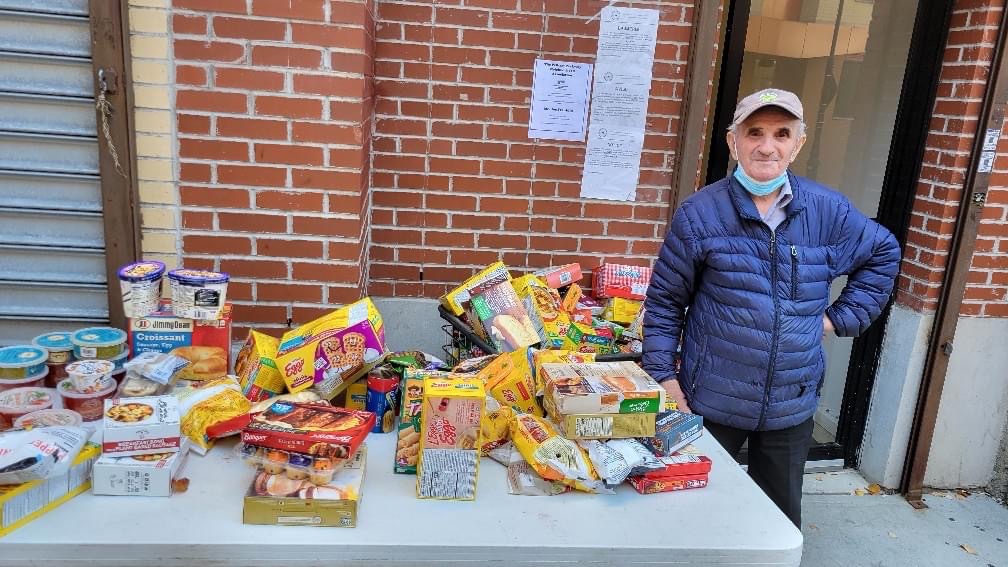 October 12, 2022

We had a two day successful 9am to 4pm food distribution to hundreds of needy Bronxites.

Fresh veggies and frozen foods were distributed all along.

Our incredible team of AAOHA volunteers tirelessly served the people of New York who need the help the most.