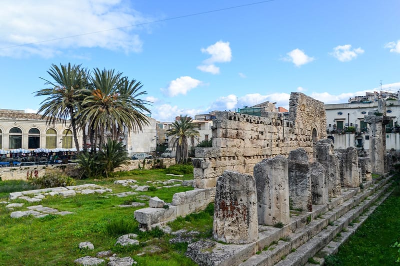 suoviaggio's tweet photo. 1º Market Place de Turismo
O que Ver no Mundo: Siracusa Templo de Apolo
O templo de Apolo data do século VI a.C., sendo o templo grego mais antigo de toda a Sicília.
#Siracusa #TemplodeApolo #Itália #TempiodiApollo

https://t.co/fsAVTFsWOt https://t.co/IFqctF4s6U