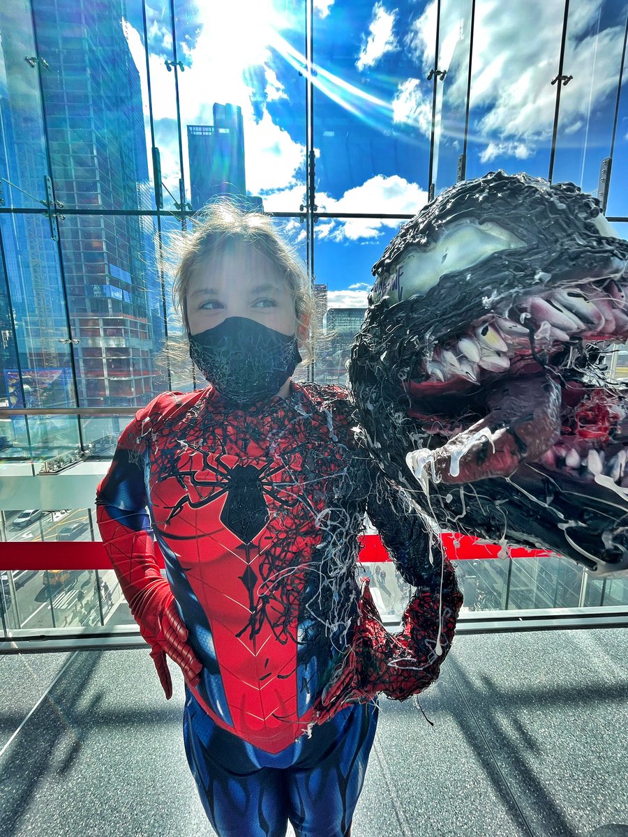 MomSpidey's tweet photo. #spideykid & #venom at @NY_Comic_Con - where were YOU?! 👀
#newyorkcomiccon #nycc #nycc2022 #nycccosplay #venompuppet https://t.co/9HUdtp6xwd
