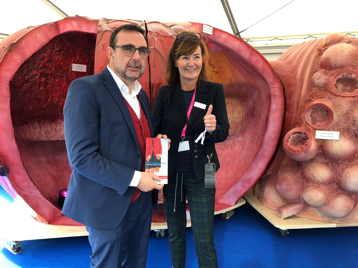 KatjaCramer's tweet photo. @janssen_presse Danke, Herr Holetschek, MdL, Bayrischer Staatsminister für Gesundheit und Pflege, für Ihr Interesse und Ihre Unterstützung für die Früherkennung von Prostatakrebs  #DeineManndeckung https://t.co/iR6bdgLL2e