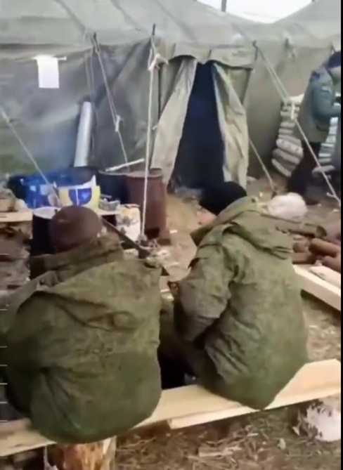 OMonteyne2's tweet photo. MOBILISATION PROBLEMS in 🇷🇺: 
(just some examples) 

▶️Public drafting points in #Moscow &amp; #Stpetersburg (photo 1 + 2) 
▶️Conscription office burning in #Cherkessk (photo 3)
▶️Horrible living conditions in camps (photo 4) 
▶️Training camp in #Valuyki attacked --> 22 dead so far https://t.co/cAAj5jse2R