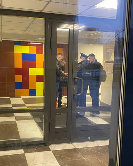 OMonteyne2's tweet photo. MOBILISATION PROBLEMS in 🇷🇺: 
(just some examples) 

▶️Public drafting points in #Moscow &amp; #Stpetersburg (photo 1 + 2) 
▶️Conscription office burning in #Cherkessk (photo 3)
▶️Horrible living conditions in camps (photo 4) 
▶️Training camp in #Valuyki attacked --> 22 dead so far https://t.co/cAAj5jse2R