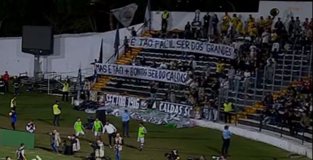 lucaslima_2004's tweet photo. "É tão fácil ser dos grandes, mas é tão + bonito ser do Caldas". Que bonita é a festa da Taça e que bonito é quando as pessoas apoiam o clube da terra! ❤ https://t.co/HqwGfYNheg