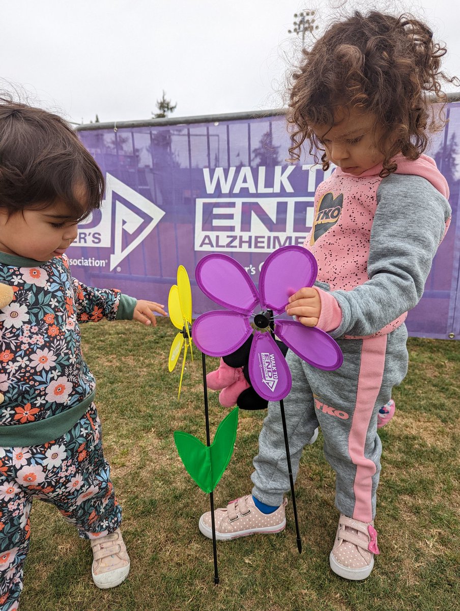 x_KLB's tweet photo. The kids had a blast at their first #Alzwalk with Team Stanford ADRC @StanfordADRC at the San Jose Walk to End Alzheimer's disease! #ENDALZ https://t.co/XsJh4n7WJ1