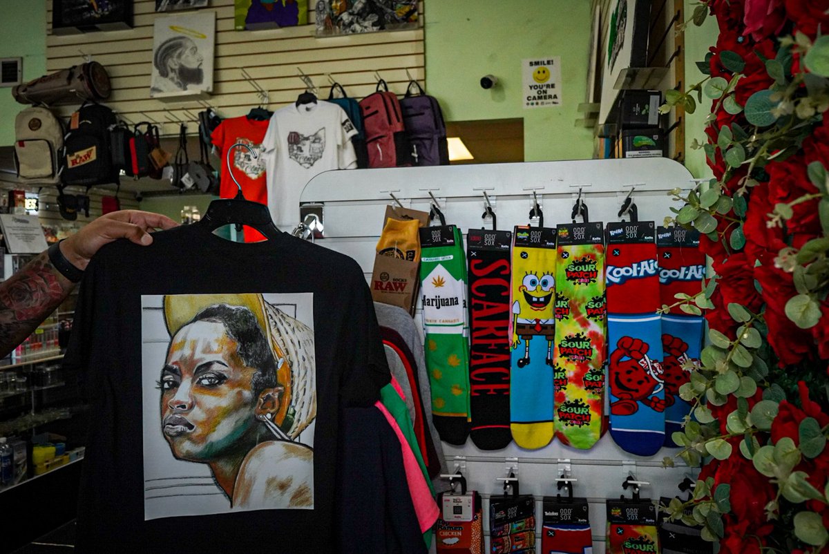 4THC_SmokeShop's tweet photo. One Stop Shop Open Late Nights FRIDAY &amp; Saturday 💨 #smokeshop #BlackOwned #shop #maplehts https://t.co/JONsKpEsfK