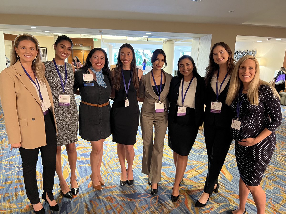 Students and alumnae from <a href="/UAZMedTucson/">UA College of Medicine – Tucson</a> representing with #MedCats pride at the <a href="/WomenSurgeons/">WomenSurgeons</a> meeting in San Diego. <a href="/meghanapartha/">Meghana Partha</a> <a href="/CarleyCoopwood/">Carley Coopwood</a> <a href="/minervies/">Dr Minerva</a> #ILookLikeASurgeon