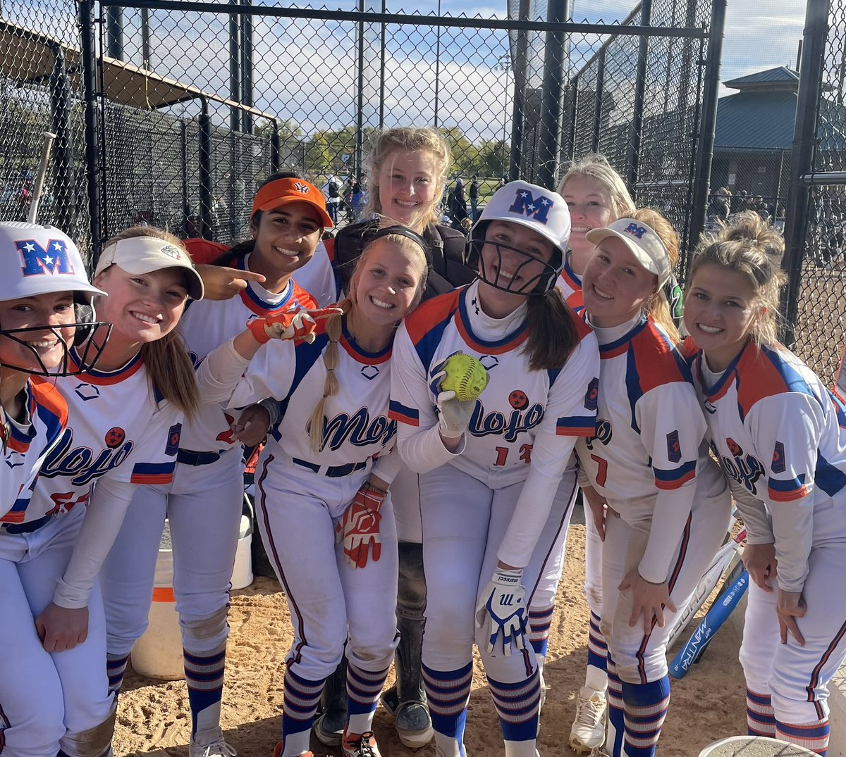 Natalie <a href="/nataliej1322/">Natalie Johnson</a> with the solo 💣 #Mojo🧡💙 <a href="/GVSUSoftball/">GVSU Softball</a>