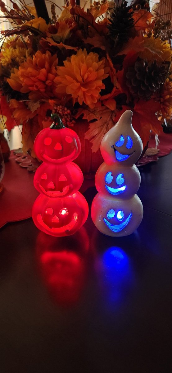 bluedelft65's tweet photo. All decked out for Autumn  - Halloween!  #Autumn #Halloween https://t.co/NQj6EgvsLC