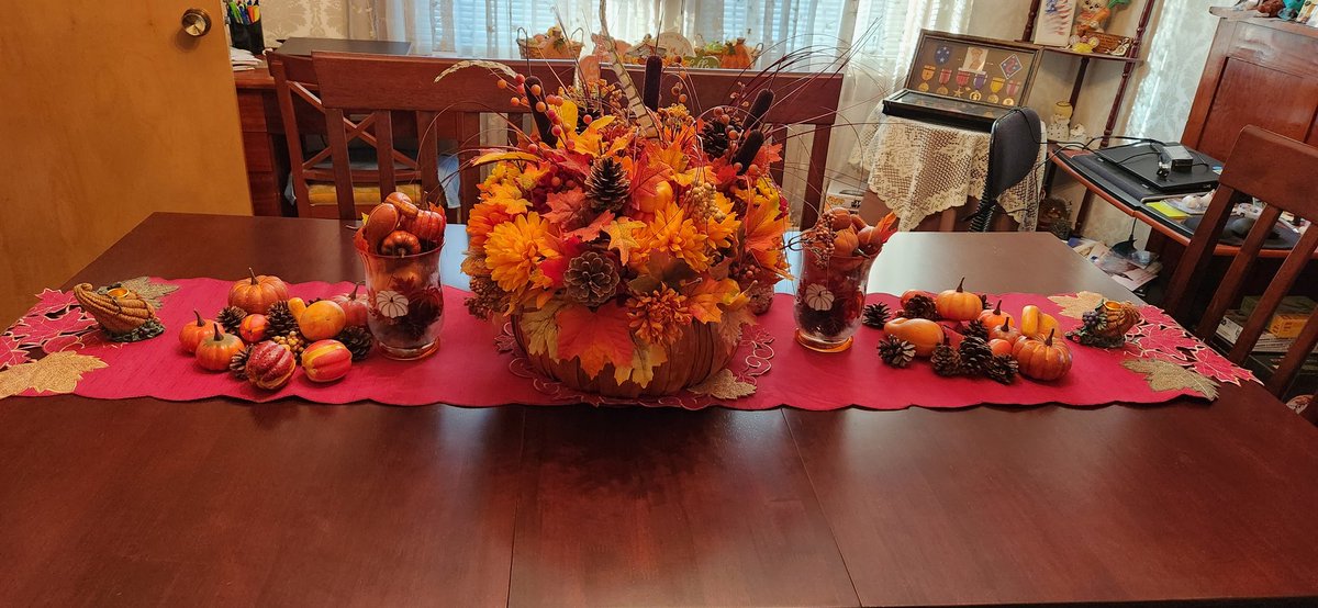 bluedelft65's tweet photo. All decked out for Autumn  - Halloween!  #Autumn #Halloween https://t.co/NQj6EgvsLC