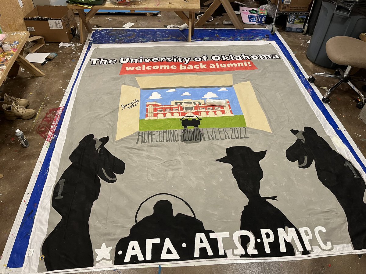 lsanta33's tweet photo. Alpha Gamma Delta's float, south oval board, banner and sidewalk chalk art for homecoming 2022! Chalk got 2nd place and the board got 1st! https://t.co/wTJA7GtYYG