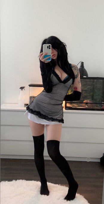 🤍🖤 https://t.co/oszfPLUT69