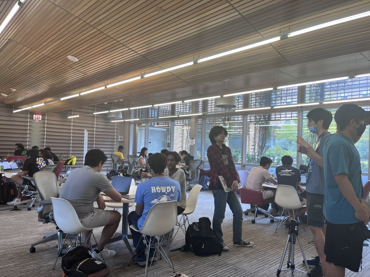 #NEARisNow at University of Texas in Austin! 🤠

Token Fairy aka <a href="/Cameron_Dennis_/">Cameron.near</a> representing @BanyanUS &amp; <a href="/NEARProtocol/">NEAR Protocol</a>! 🧚‍♀️ Sharing the NEAR gospel with devs and helping folks set up NEAR wallets 🛠

#opentheweb
