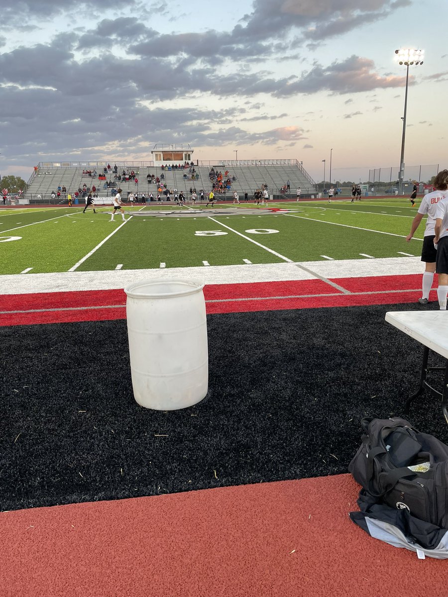 A_Beck93's tweet photo. This past week of #ATSafeFB we discuss all the fall sports. During the fall I provide coverage for 6 sports at all levels. Also, providing treatment for off season athletes as they prepare for their seasons. Fall is a busy season, but everyone deserves coverage! #AT4ALL https://t.co/BIqdfB1nGl
