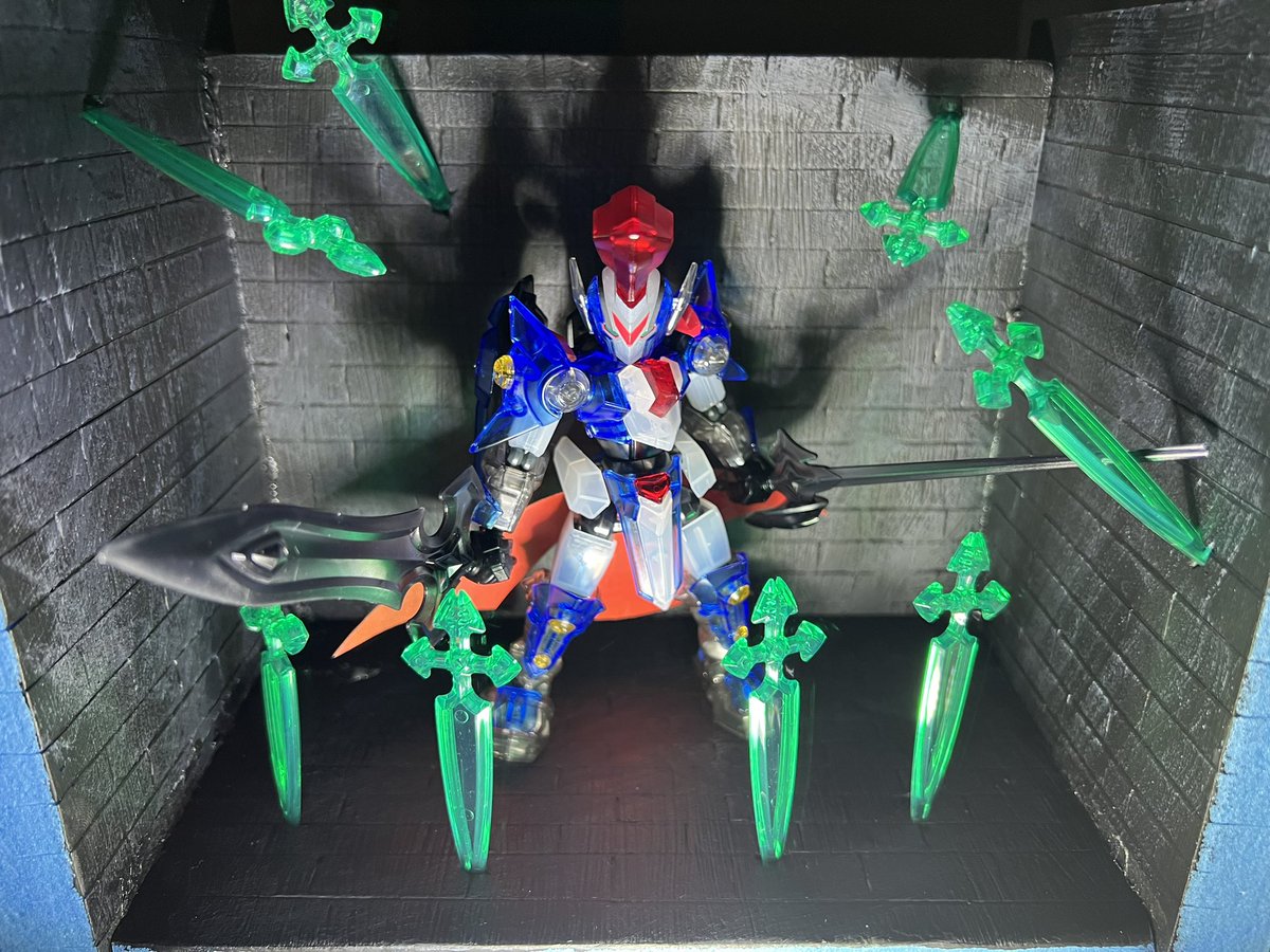MSK00590225's tweet photo. アキレスDAのリミテッドクリアに合いそうなジオラマを作ってみました！
初めて作ったので、いろいろ失敗したところもありました（ ｉ _ ｉ ）
アキレスD9かっこ良すぎる😎

#ダンボール戦機
#ダンボール戦機W
#アキレス
#アキレスD9
#プラモデル
#ジオラマ https://t.co/93iSyK9zVK