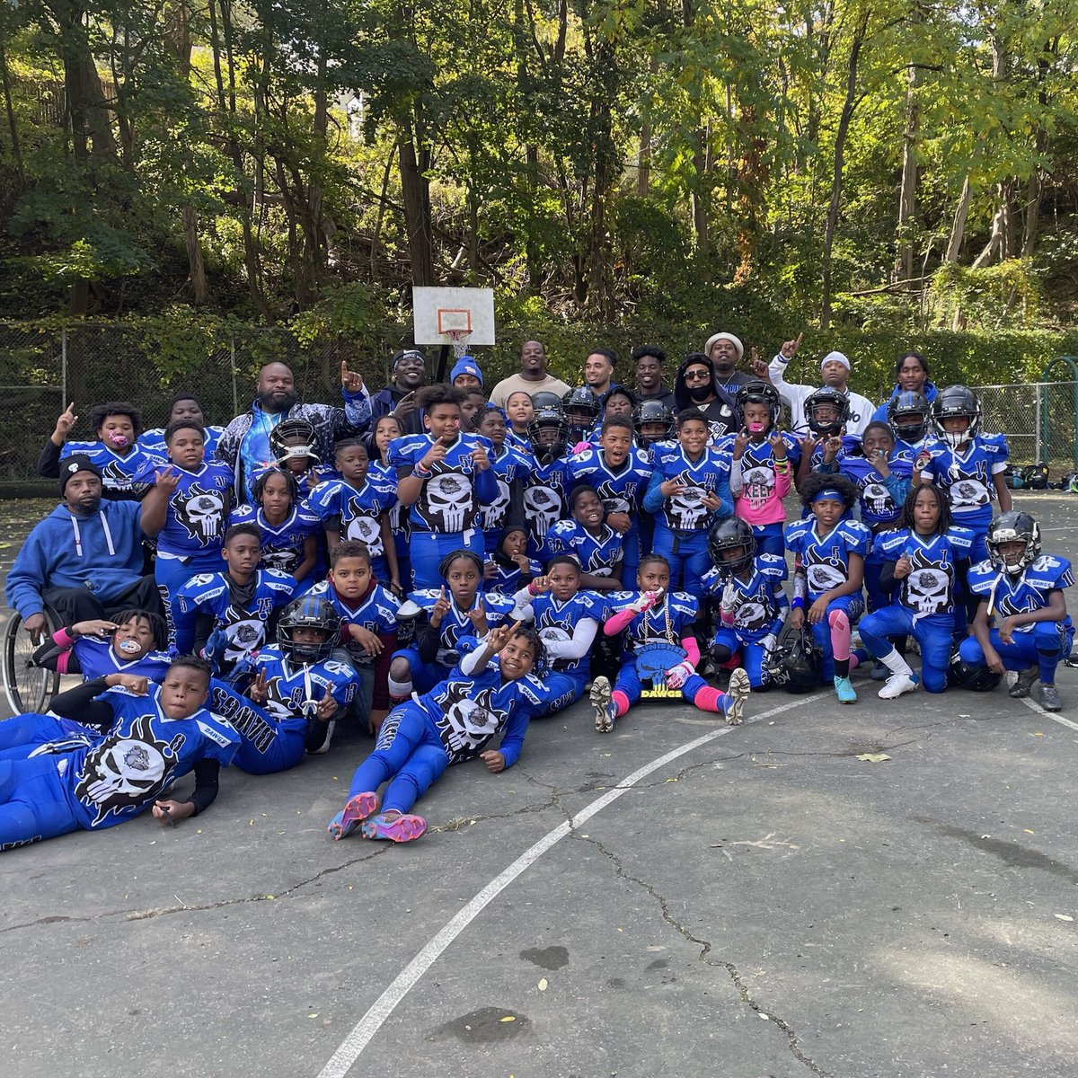 Pitt_FB's tweet photo. Pitt football players spent Saturday morning during their off week showing love to Homewood’s youth team! 💙 

@IAbanikanda @_Deslin @tylarwiltz @VeeDee_II @Erick_Hallett4 

#H2P » #WeNotMe https://t.co/Czv6tNjnS6