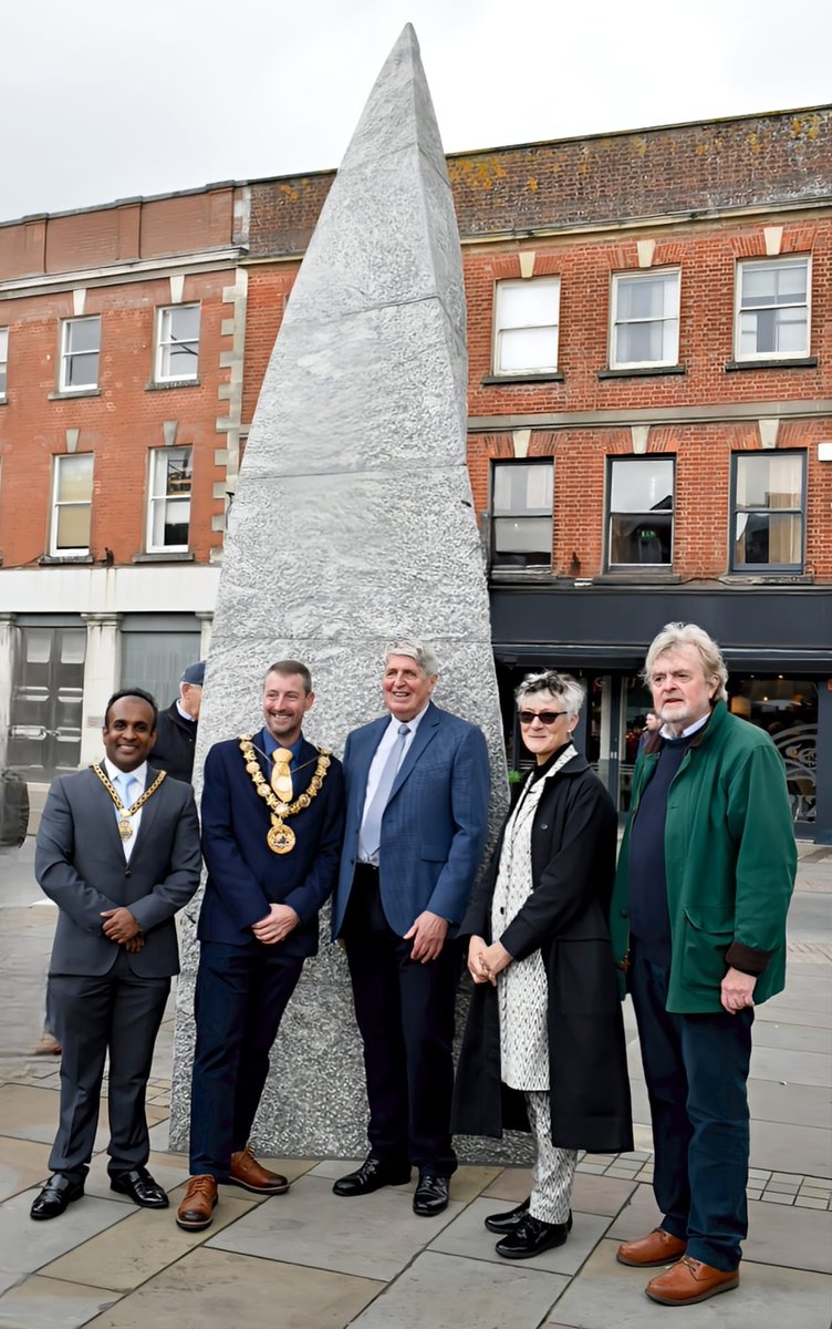 rbolton125's tweet photo. Great unveiling of 'Turning Point' created by John Maine RA in Salisbury today. An exhibition of his work is @TheYoungGallery first floor of #SalisburyLibrary until 16 Nov. https://t.co/yNcdgz5E5g