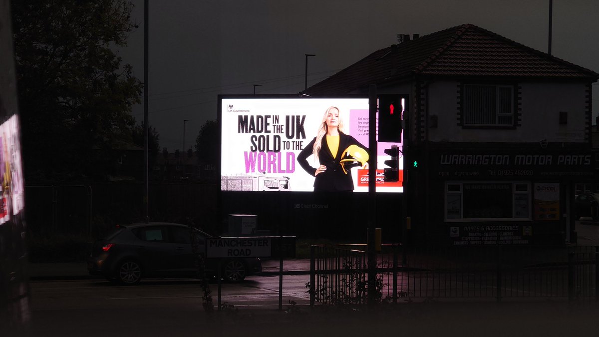 Seansarge1's tweet photo. @WarringtonBC @EnvAgencyNW @clearchanneluk This screen at WA1, WARRINGTON, has been turned up again (brightness) and is lighting up the child's bedroom's opposite AGAIN!! Get this sorted please. #TooBright #TooClose https://t.co/R9XBEA2m3i