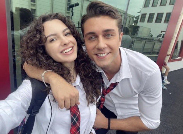 TelevizyonGaze's tweet photo. Anket yarı final turu 

En iyi çift 

#ZeyÇağ RT 

#AsDor  Fav

1000 kapanış finale kalır ...

@notasinematv takip etmeyenlerin oyu geçersizdir ... #Kardeslerim #TozluYaka #duybeni̇ #DuyBeniTeori https://t.co/ZWEefUsCyp