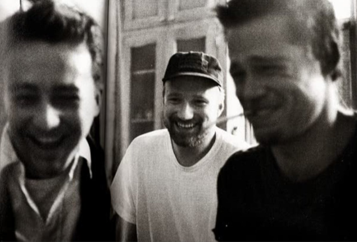 lacosacine's tweet photo. 🎞  Un día como hoy, hace 23 años, se estrenaba #FightClub, protagonizada por Edward Norton y Brad Pitt, bajo la dirección de David Fincher.

¿Cuál es la primera regla? https://t.co/bPuN0dQUiv