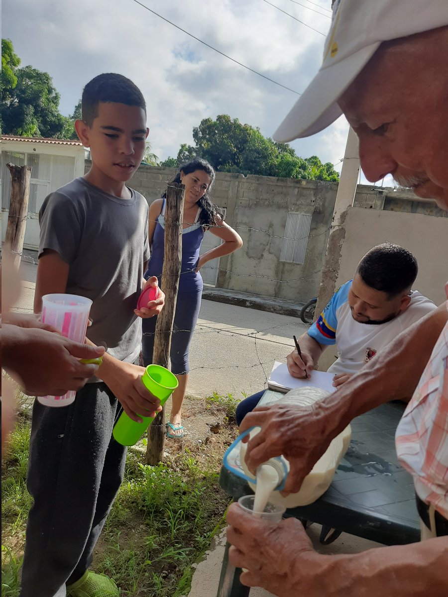 MiguelJbass's tweet photo. #15Oct | Amanecimos en el Sector 10 de Marzo llevando el Programa del Vaso Solidario de @ADemocratica 🤍

Seguimos apostando a la ProsperidAD de Venezuela 🇻🇪 y San Sebastián ✨️🦾 https://t.co/14yOIdBvcO