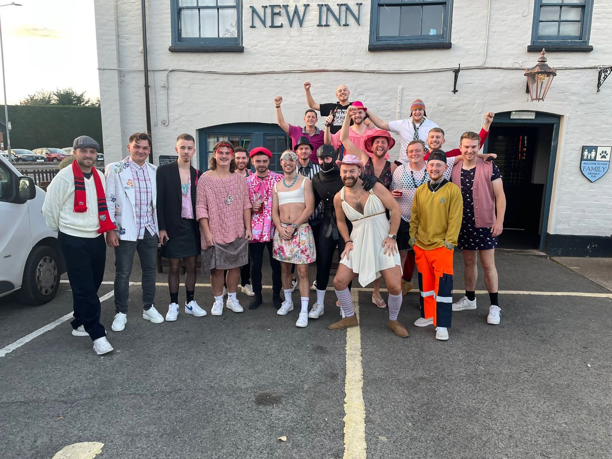 AFCWHITEHARTWR3's tweet photo. UP THE FUCKING NEWYYYY https://t.co/Pr8se6w8kJ