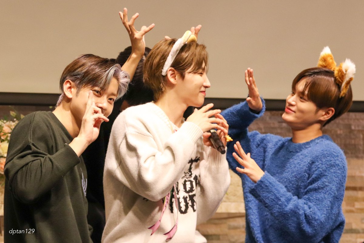 dptan129's tweet photo. 221015 원티샵 팬싸

아니 너희들 뭐해 ㅋㅋ

#전웅   #JEONWOONG   #김동현   #KIMDONGHYUN   #박우진   #PARKWOOJIN   #이대휘   #LEEDAEHWI #휘웅

#AB6IX    #에이비식스    #1takes #TAKE_A_CHANCE    #Sugarcoat https://t.co/MlZ7m7mphi