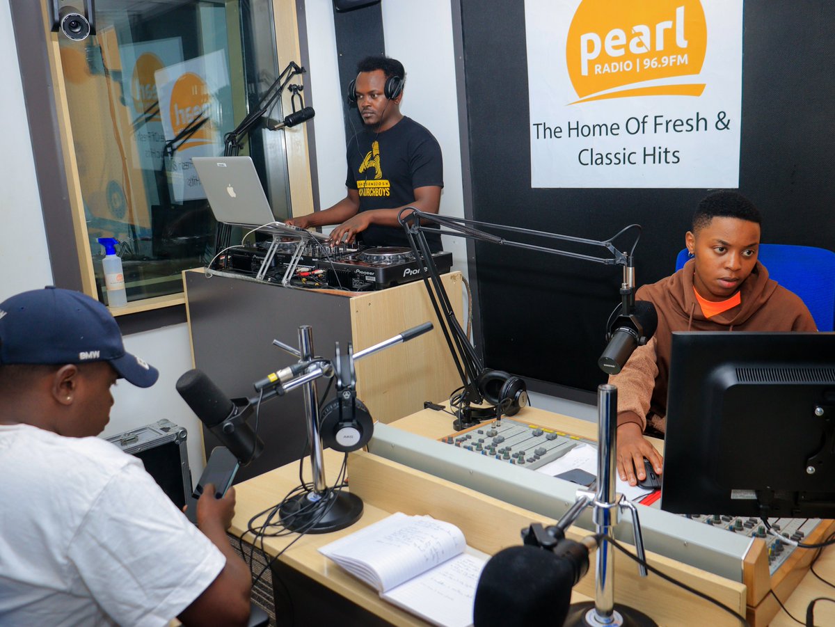 PearlRadioKe's tweet photo. @1122Church @1122Church is in the building. Where are you tuned in from and Which song can we play for you?
#1122LinkUp https://t.co/vbGaCIZCEF